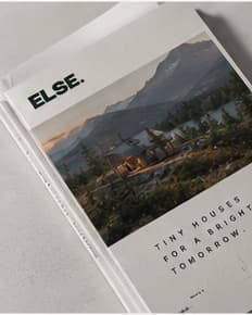 Broschüre mit „ELSE.“ und „Tiny houses for a brighter tomorrow.“ auf dem Umschlag