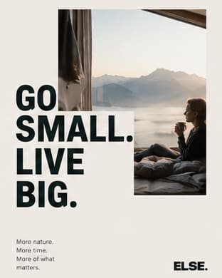 Plakat „Go small. Live big.“ mit einer Person am Fenster vor Bergen